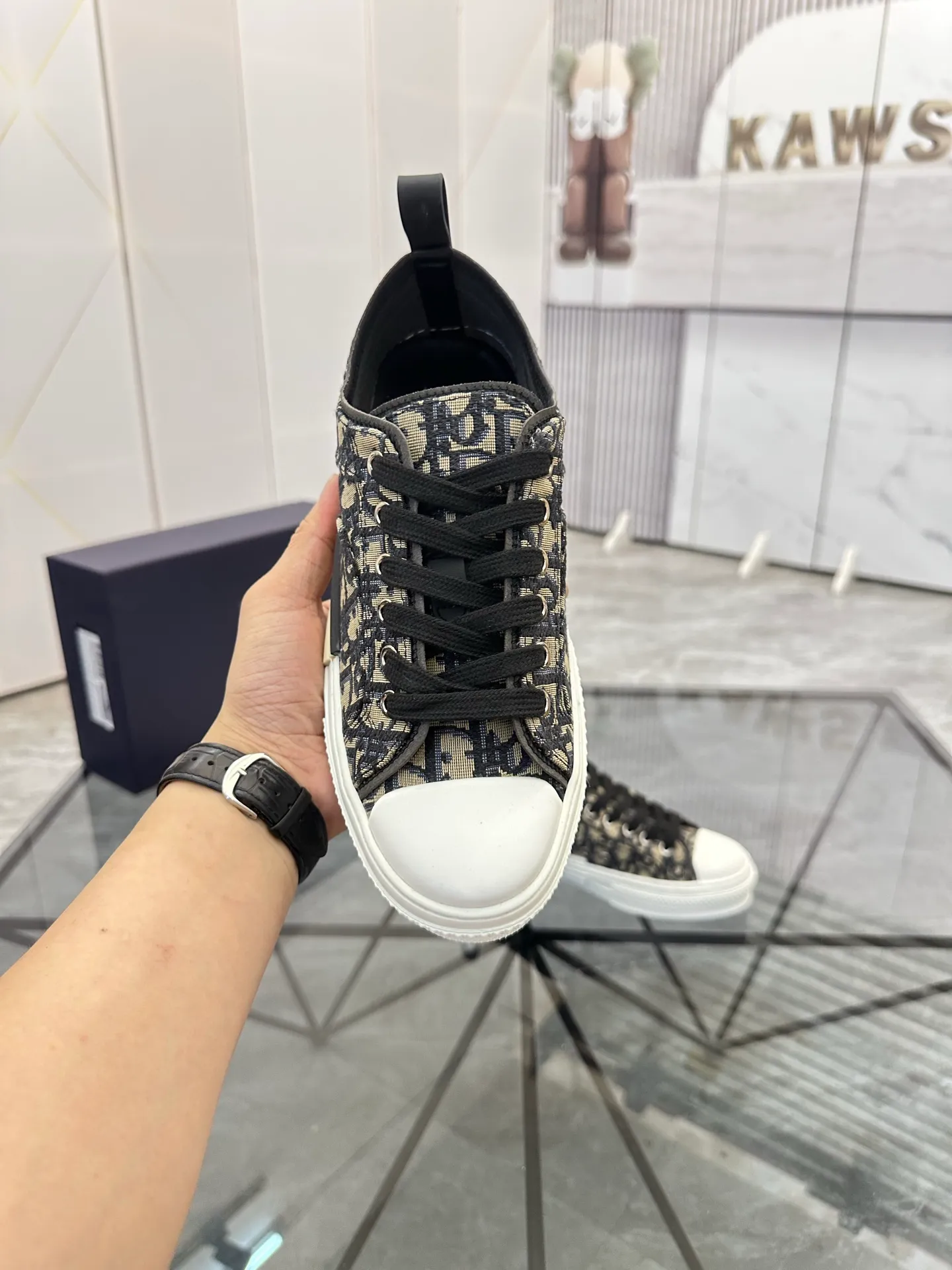 Selling men's shoes 💰: 💰P420¥ Product trademark: Dio* "Dior*" low-top casual shoes Regular size: 36-45 (can be customized to 46) Couple style B23 Product materials: Upper imported original fabric, breathable lining, original outsole. No.: 007
